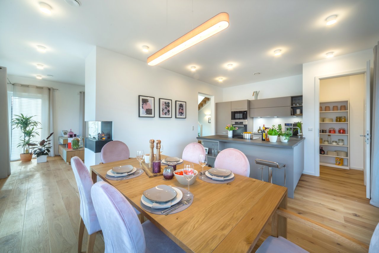 2 Familien in einem Haus ! Komplettpreis für beide Wohnungen und mit Grundstück berechnet !