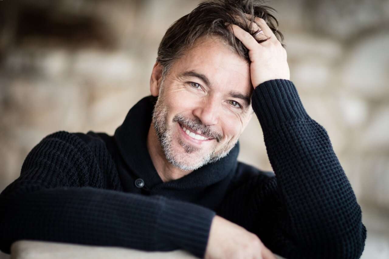 Ein­fa­mi­li­en­haus mit versetztem Pultdach