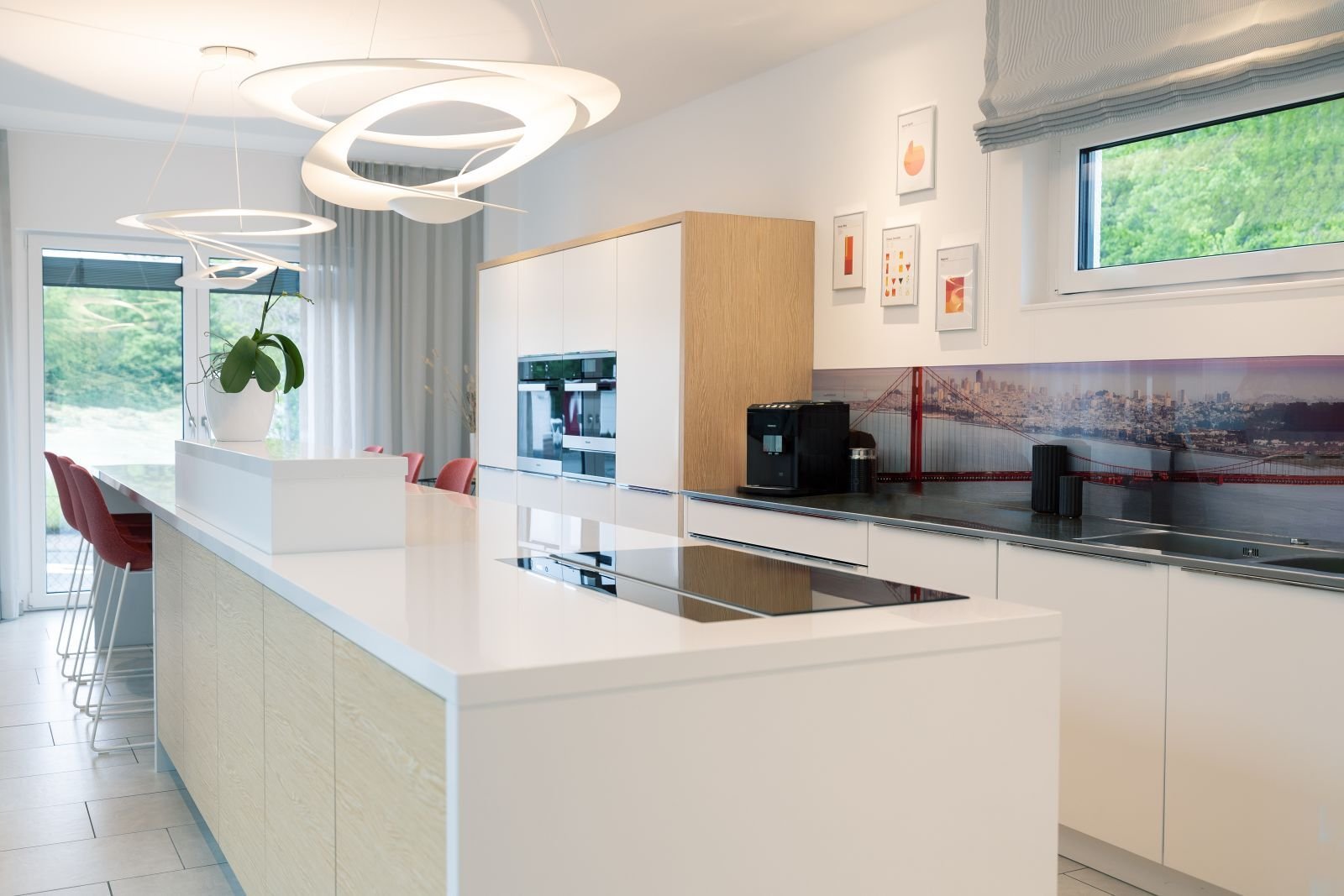 Viel Licht durch viel Glas im Haus ! Geniale Wohnlandschaft - sehen sie selbst ! Mit Grundstück berechnet !