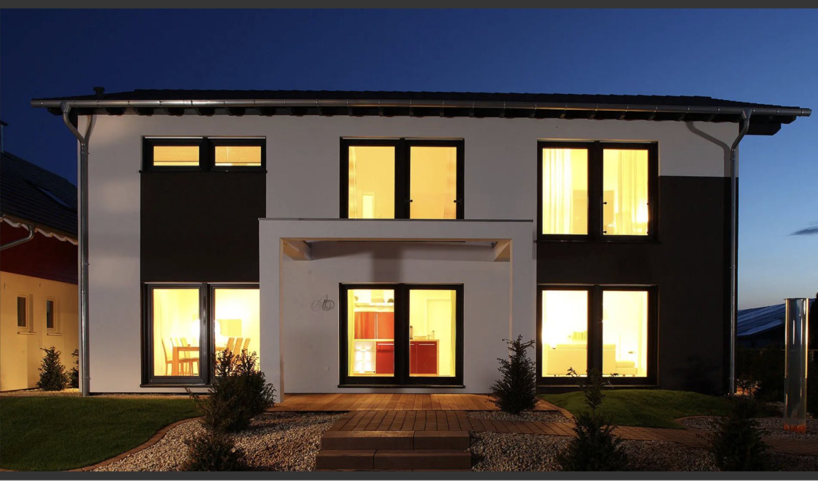 EIN HAUS VON SEINER SCHÖNSTEN SEITE