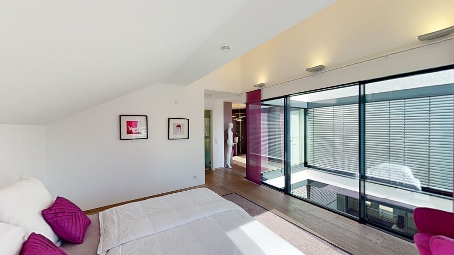 Besondere Architektur - Rückzugsort dank hinterem Grundstück und privatem Atrium