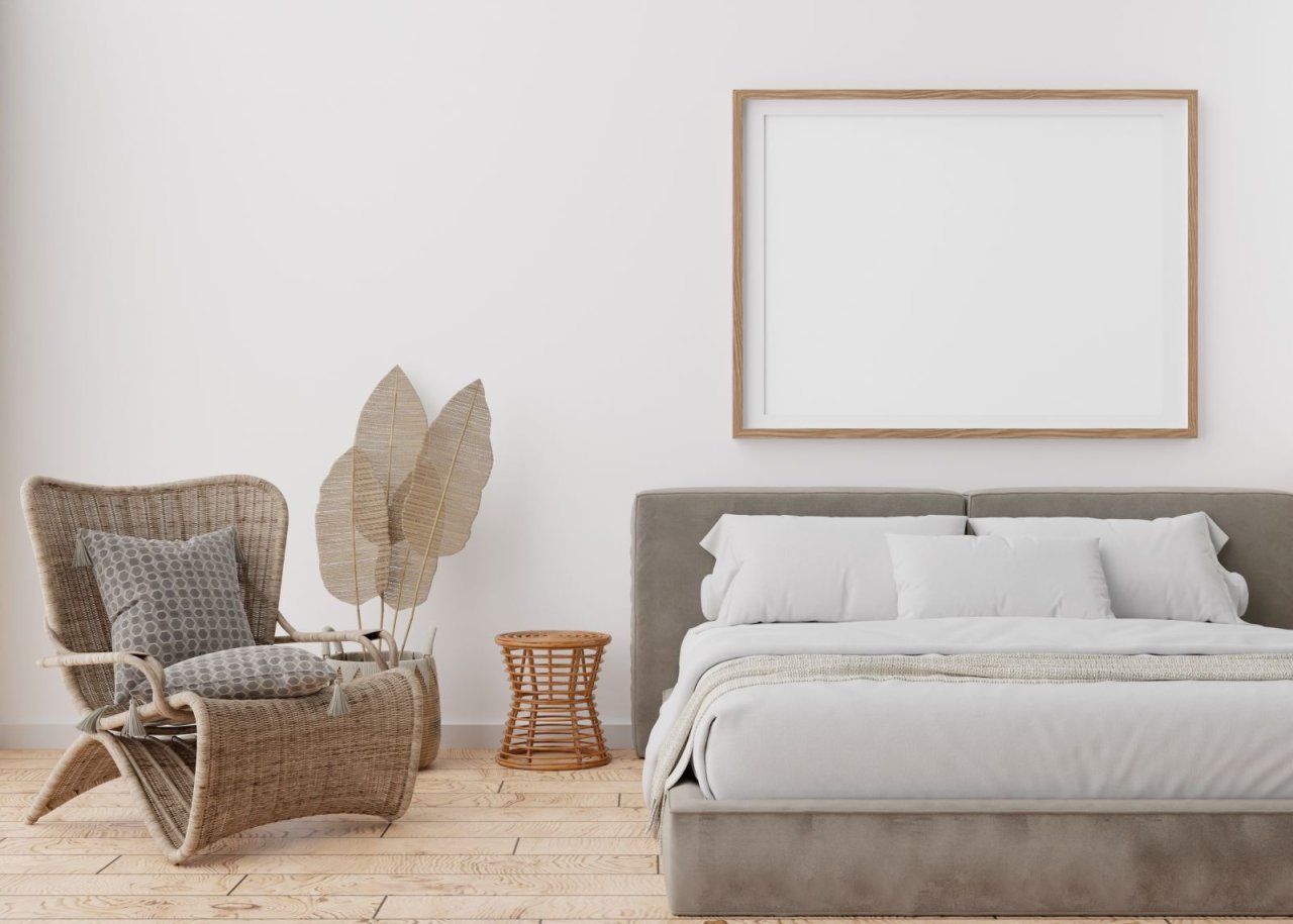 Schlafzimmer mit Bett und Sitzmöbel