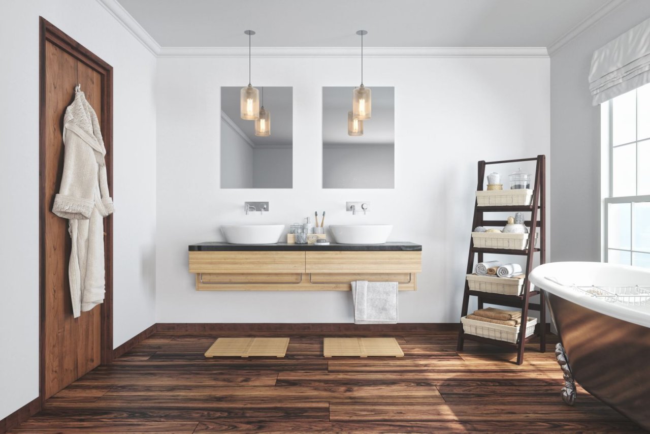Badezimmer mit Doppelwaschtisch und Holzwaschtischplatte